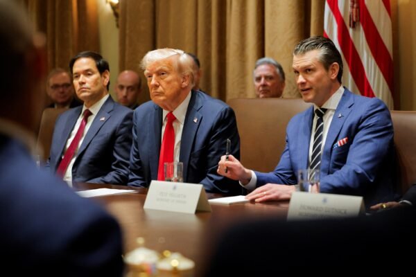 ‘Europeus aproveitadores’, ‘Biden falhou’: As mensagens sobre planos de guerra do governo Trump que repórter recebeu por engano