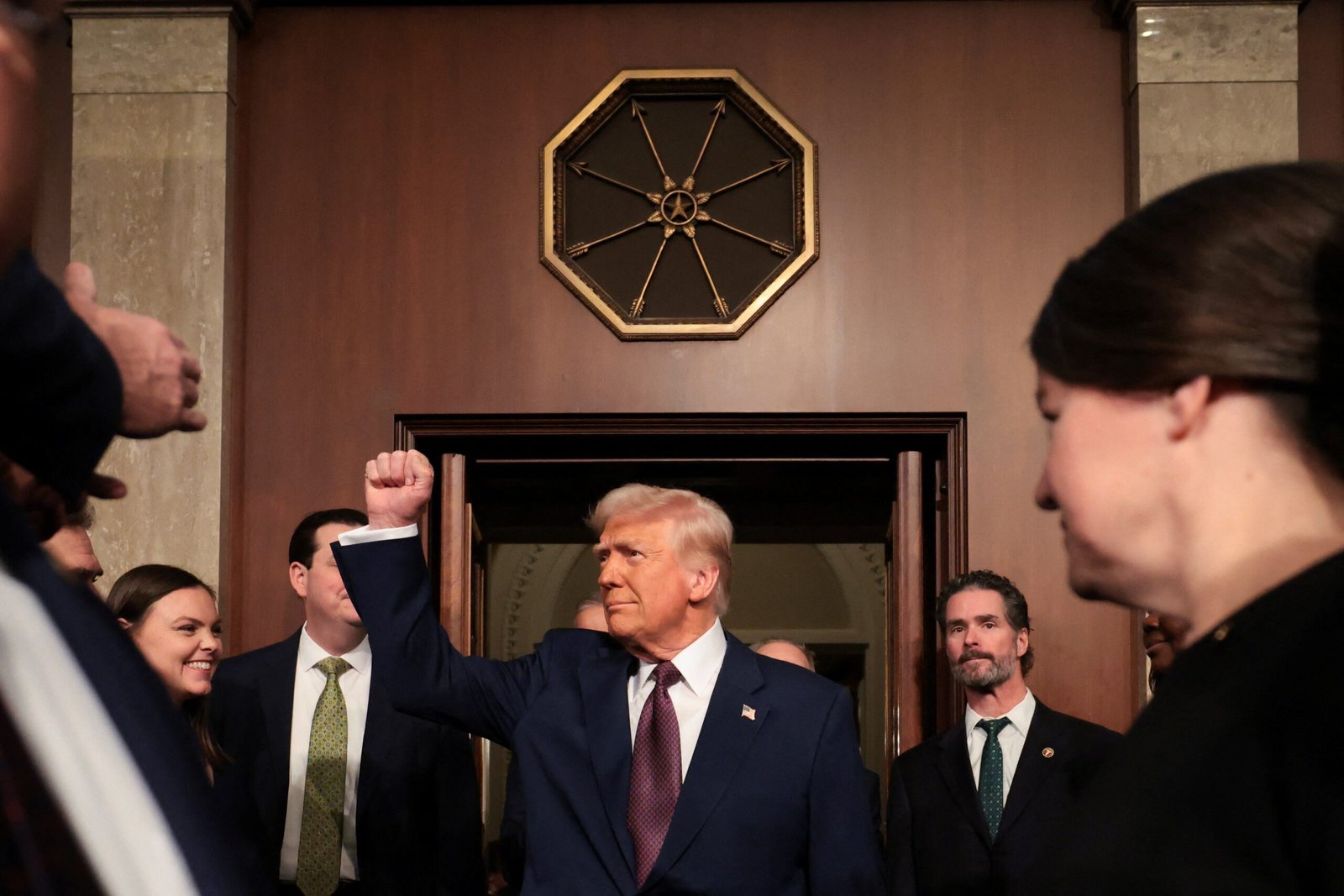 ‘Acabamos com a tirania da diversidade e inclusão’, diz Trump em discurso sob aplausos e vaias no Congresso dos EUA Trump