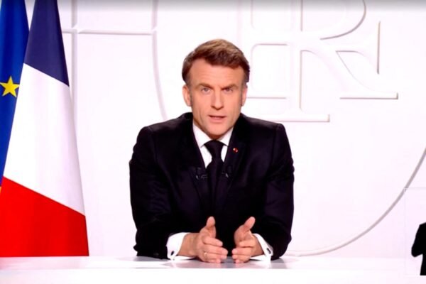Macron defende colocar arsenal nuclear francês à disposição de aliados: ‘A ameaça russa existe e afeta os países da Europa’