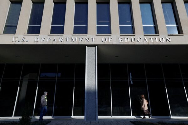 Departamento de Educação dos EUA vai demitir quase metade dos funcionários
