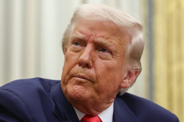 Trump e apoiadores tentam desacreditar o Judiciário com ofensas a magistrados que bloqueiam ações do governo