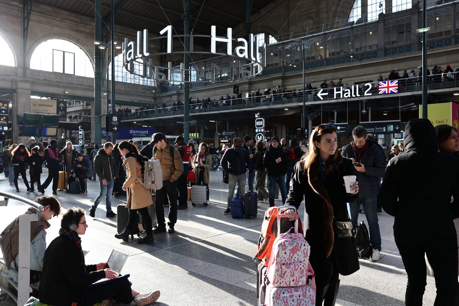 Descoberta de bomba da 2ª Guerra Mundial paralisa maior estação de trem de Paris