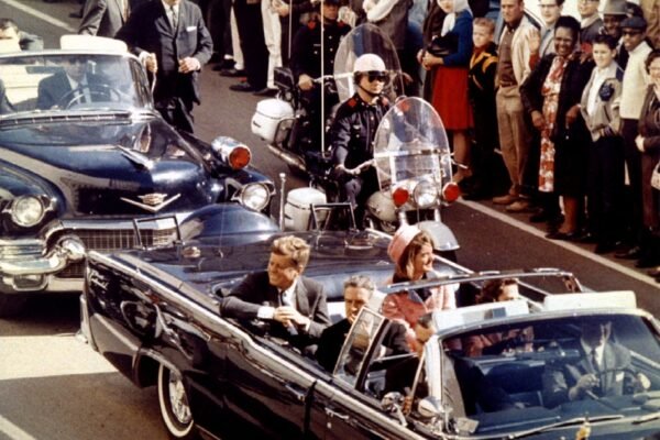 Conselheiros de Kennedy pareciam preferir golpe militar no Brasil, aponta documento da CIA