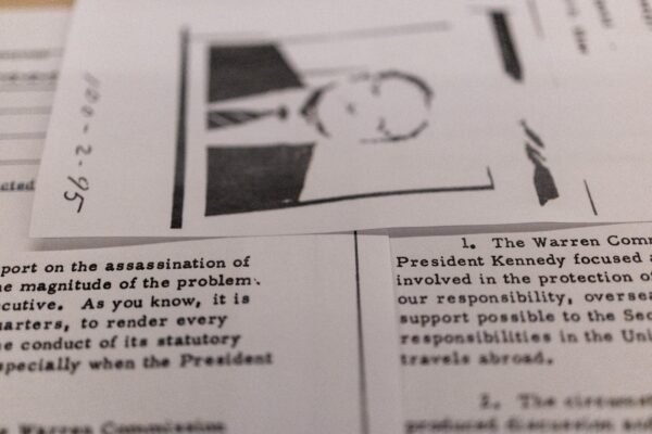 Arquivos secretos trazem poucos detalhes sobre morte de Kennedy e revelam operações de espionagem dos EUA