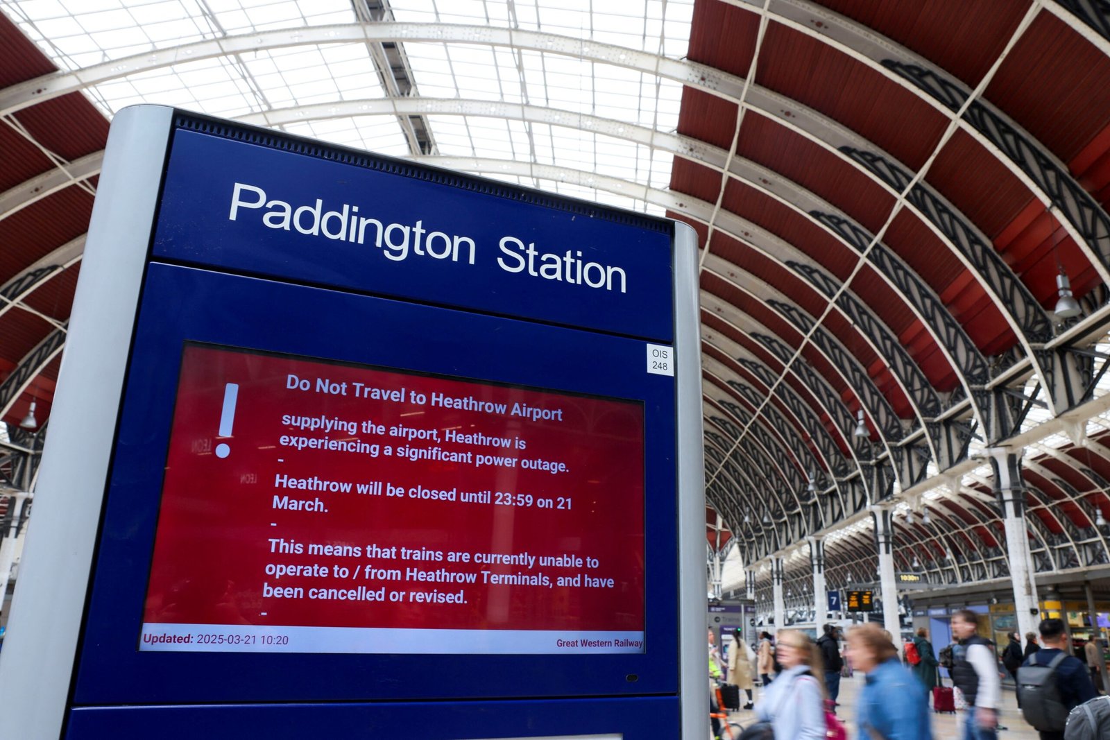 Voo cancelado após paralisação de Heathrow: quais os direitos dos passageiros?