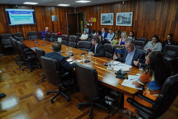 Secretário de Educação apresenta prestação de contas em audiência na Câmara Municipal