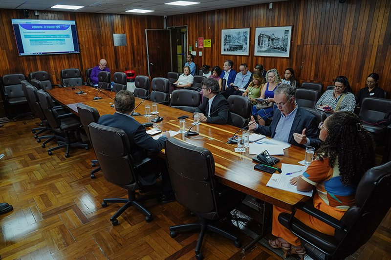 Secretário de Educação apresenta prestação de contas em audiência na Câmara Municipal