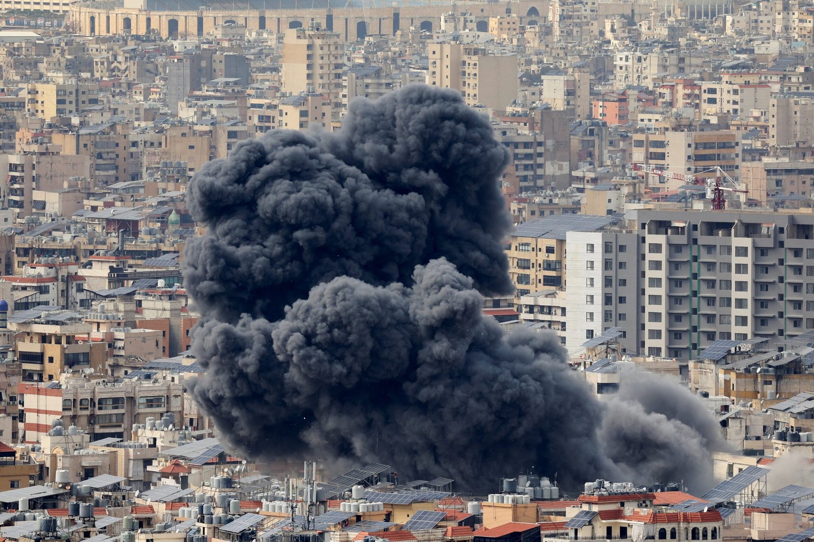 Israel realiza primeiro ataque pesado aos subúrbios de Beirute desde cessar-fogo com Hezbollah