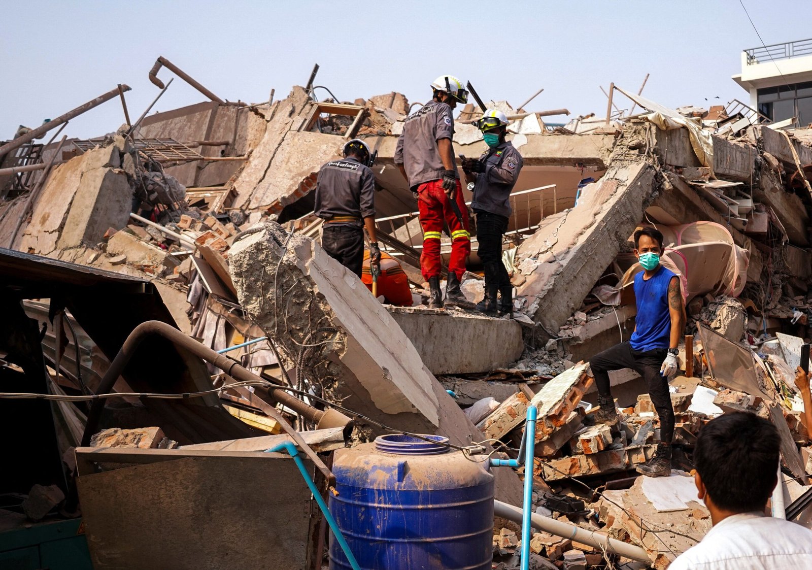 Terremoto em Mianmar: número de mortos chega a 1,7 mil