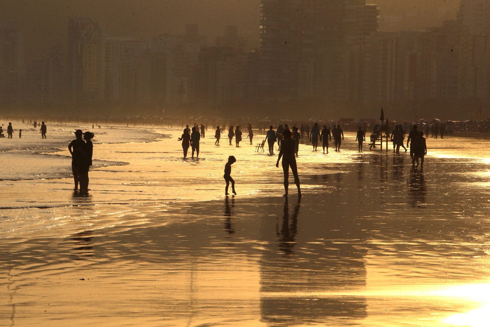 Alerta para o Carnaval: 36 praias na Baixada Santista estão impróprias para banho; confira a lista