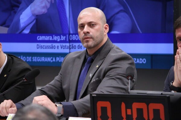 Mendonça vota para conceder liberdade condicional a Daniel Silveira