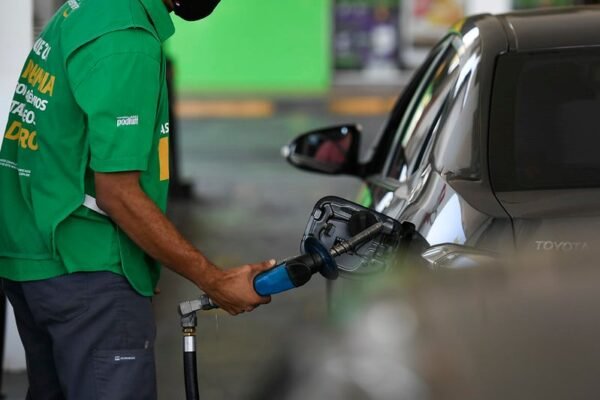 Petrobras anuncia redução de R$ 0,17 no preço do litro diesel