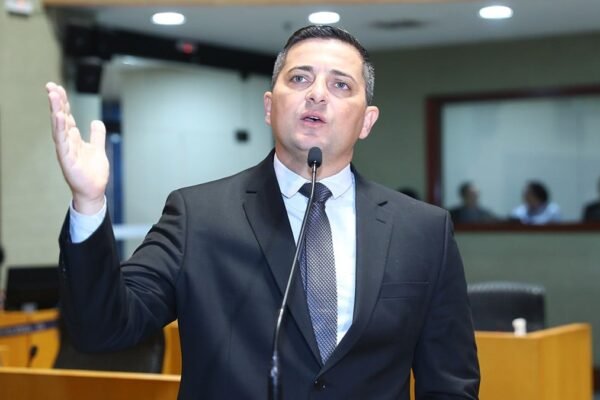 Deputado do ES propõe lei contra invasão de terras pelo MST