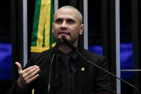 Cleitinho quer que plenário do Senado vote anistia a presos do 8 de janeiro