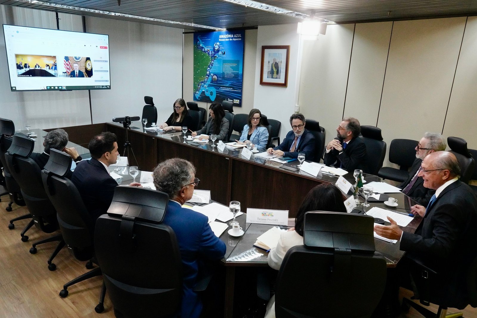 Em meio à expectativa sobre ‘tarifaço’, Mauro Vieira conversa com representante dos EUA para comércio