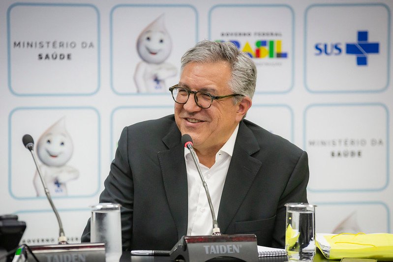 Padilha recusa cargo em entidade chinesa, depois de assumir Ministério da Saúde