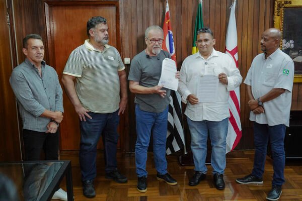 Presidente da Câmara recebe representantes do sindicato dos taxistas