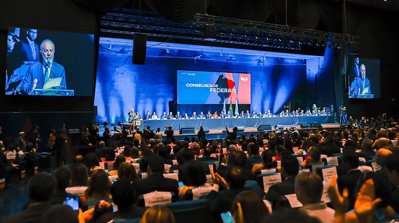 Lula defende regulação das redes em evento da OAB: ‘Oligarquias digitais’