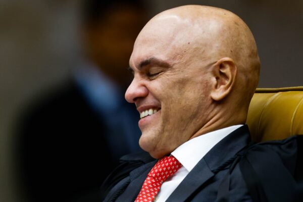 Moraes vota para manter suspensão da Rumble no Brasil