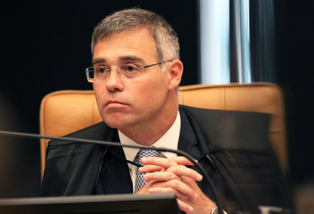 Mendonça é o único a votar contra Dino e Moraes julgarem Bolsonaro