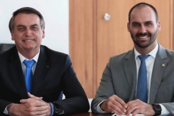 Petistas fazem novo pedido para tentar obrigar Bolsonaro a usar tornozeleira