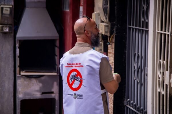 Prefeitura de Taboão da Serra leva mutirão contra a dengue ao Jardim Record/CDD