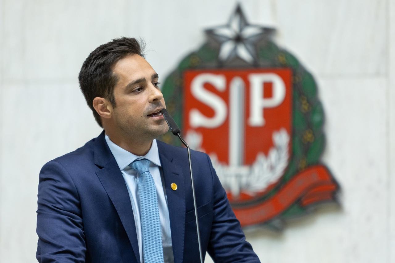 Deputado do Novo processa governo Lula por contrato de quase R$ 500 milhões sem licitação para a COP30