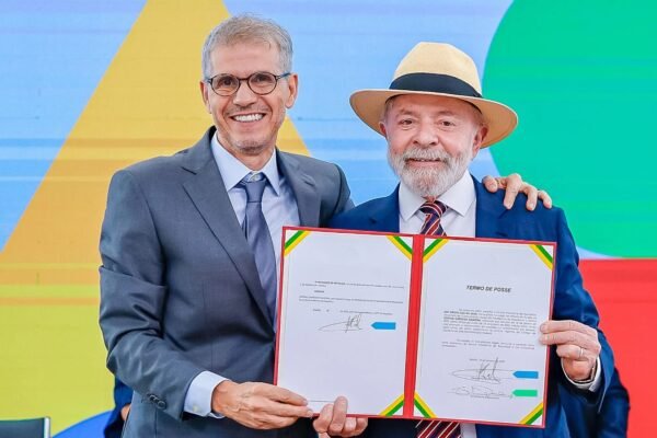 Deputado quer que governo Lula explique aumento dos gastos com publicidade