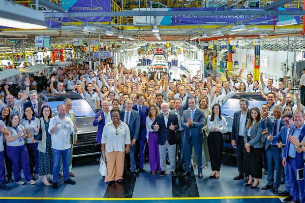 Em evento conjunto em Minas, Zema e Lula trocam indiretas