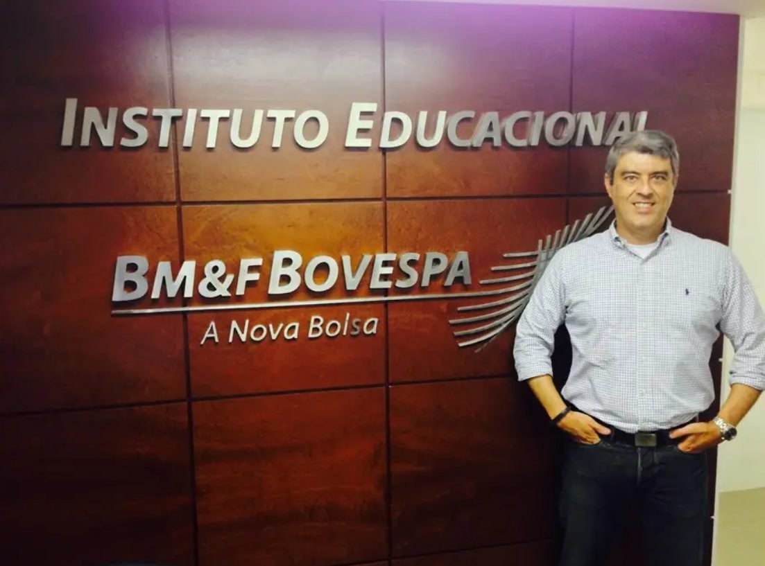 ‘O Ogro de Wall Street’: como a compulsão por livros criou o maior trader do Brasil 