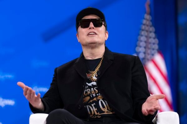 DOGE, de Musk, demite dezenas de funcionários de tecnologia do governo dos EUA