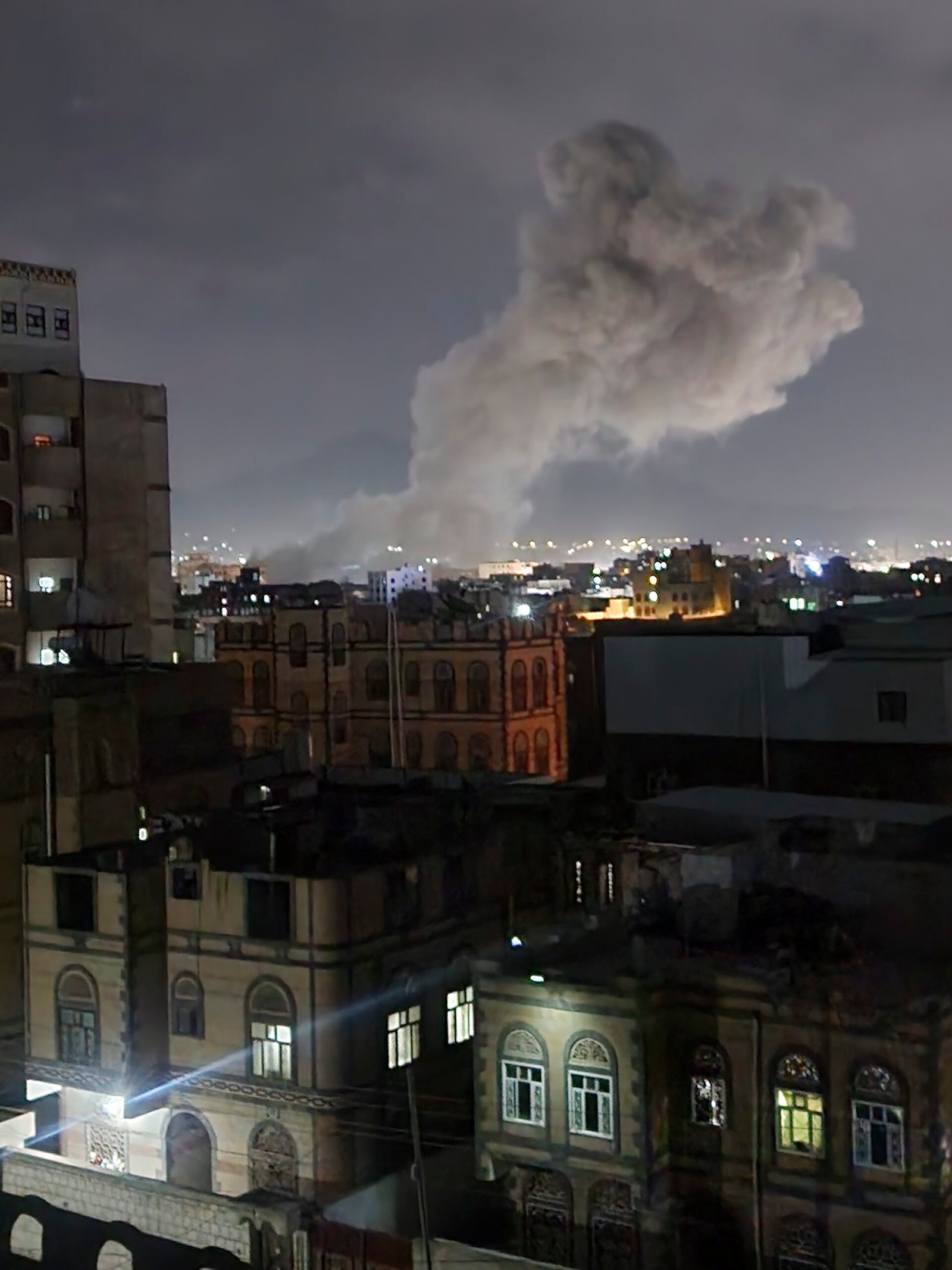 EUA voltam a atacar Houthis, e mortes chegam a 53; secretário de Defesa fala em ação ‘implacável’