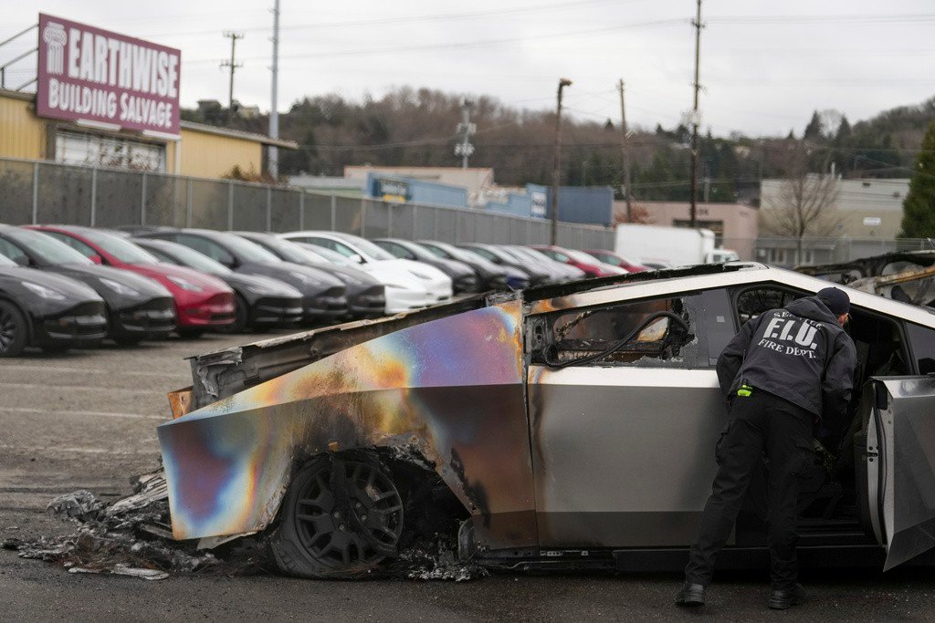Onda de ataques a concessionárias da Tesla, de Elon Musk, cresce nos EUA; procuradora fala em terrorismo