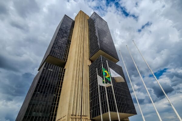 Para lidar com inflação, Banco Central deve aumentar Selic