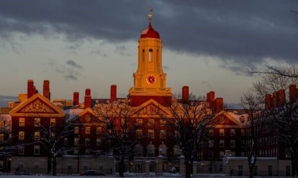 Trump revisa financiamento de Harvard e universidade pode perder mais de US$ 255 milhões