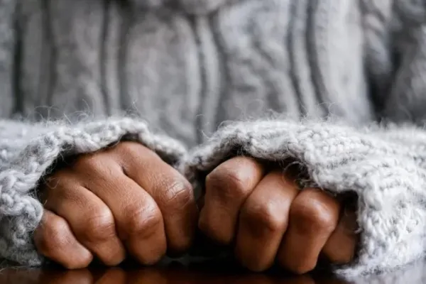Criança com autismo fica indevidamente internada em hospital psiquiátrico na Inglaterra por 45 anos