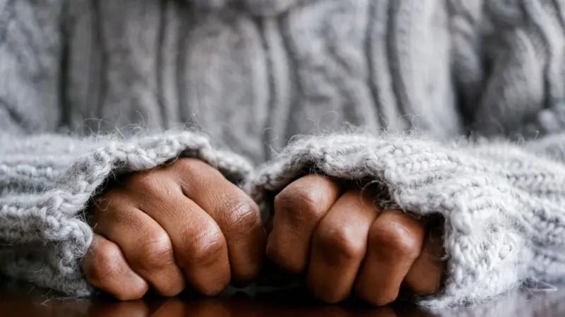 Criança com autismo fica indevidamente internada em hospital psiquiátrico na Inglaterra por 45 anos