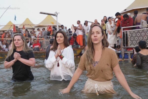 ‘Experiência incrível’: maior festival religioso do mundo, na Índia, atrai grupo de brasileiros