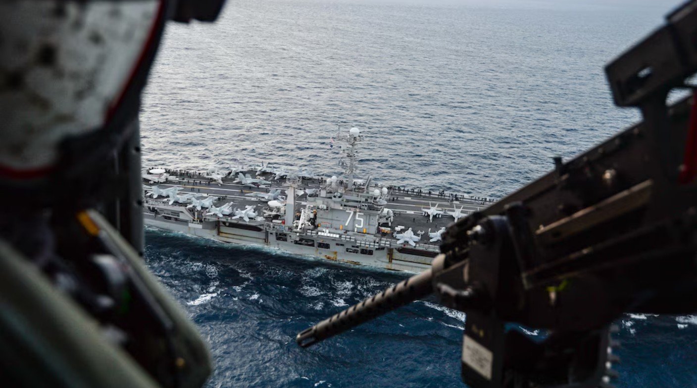 ‘Uma cidade no mar’: porta-aviões dos EUA que atacou Houthis abriga 5 mil pessoas, 90 aeronaves e tem até lojas; veja detalhes