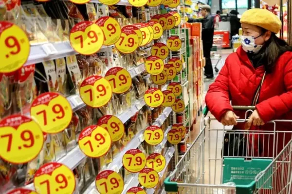 Por que a China está gastando bilhões para fazer as pessoas abrirem suas carteiras?