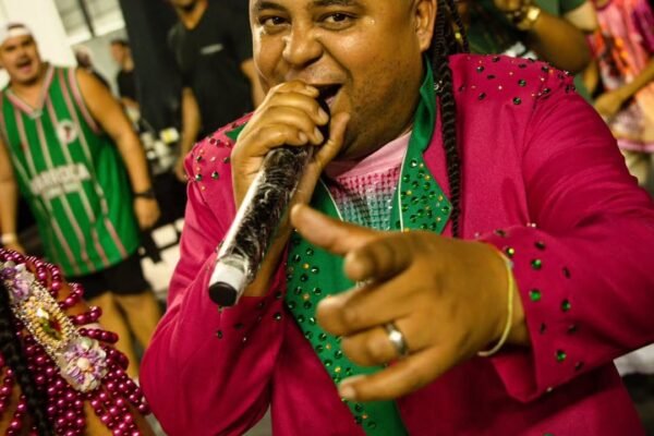 Baixada em Pauta #223: Chris Santos conta os bastidores da contratação para a Barroca Zona Sul e os desafios do samba no carnaval