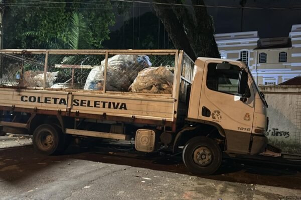 Cocaína avaliada em milhões é apreendida em caminhão de coleta seletiva no litoral de SP; trio é preso