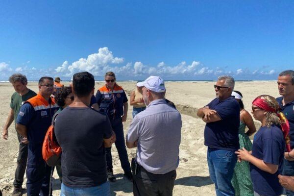 Governo de SP realiza ação emergencial para conter avanço do mar no litoral de SP; VÍDEO