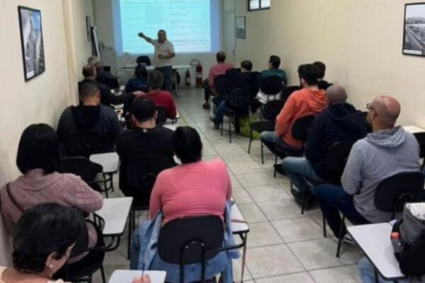 Santos recebe inscrições para curso de motoristas profissionais até terça-feira; saiba como participar