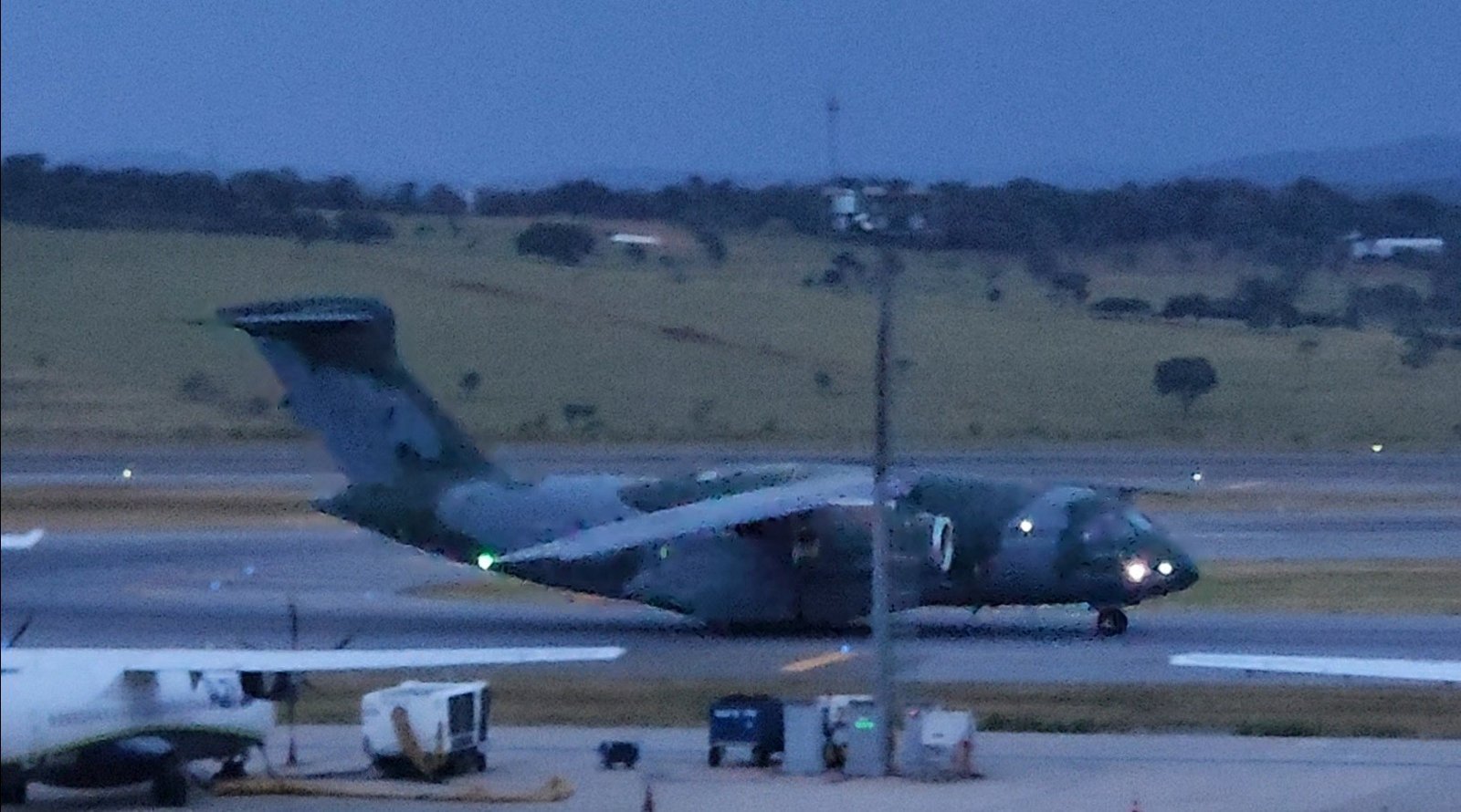 Avião com deportados dos EUA pousa no Aeroporto de Confins