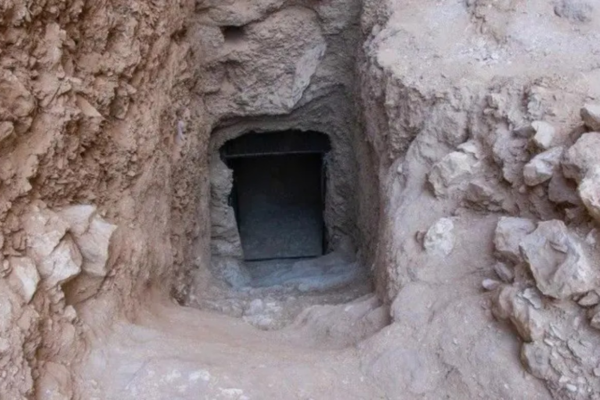 A incrível descoberta no Egito de tumba de faraó em mais de 100 anos