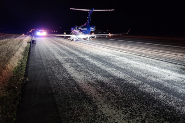 Com pane elétrica total, avião declara emergência e é ‘guiado’ por controladora de voo até pousar em segurança nos EUA; OUÇA
