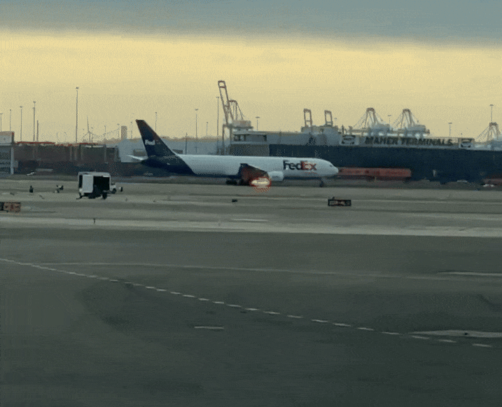 Colisão com pássaro faz motor de avião pegar fogo, e piloto faz pouso de emergência; VÍDEO
