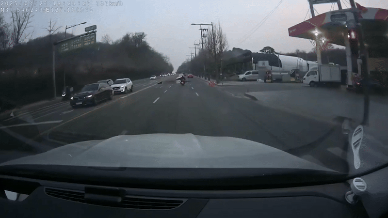 VÍDEO: Cratera se abre em avenida na Coreia do Sul, e motociclista cai e morre