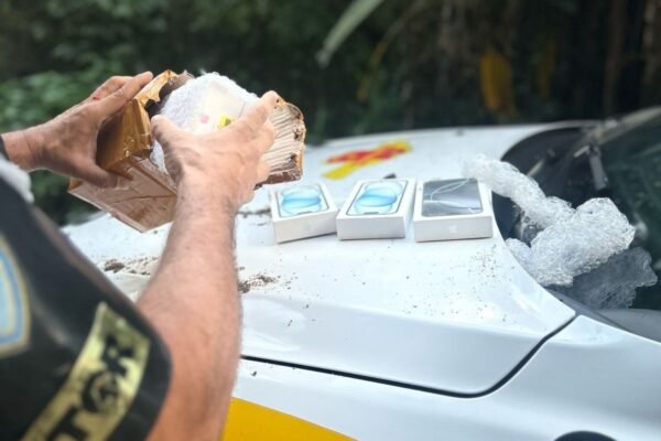 Motoboy é preso após se passar por vítima de assalto e furtar celulares de loja no litoral de SP